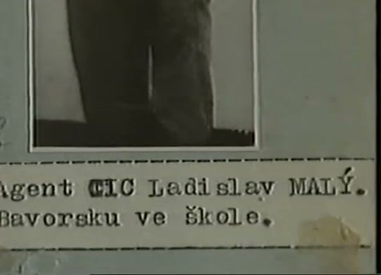 A file page carrying a mounted photograph of a standing man, under a typed line naming the CIC agent Ladislav Maly and a school in Bavaria