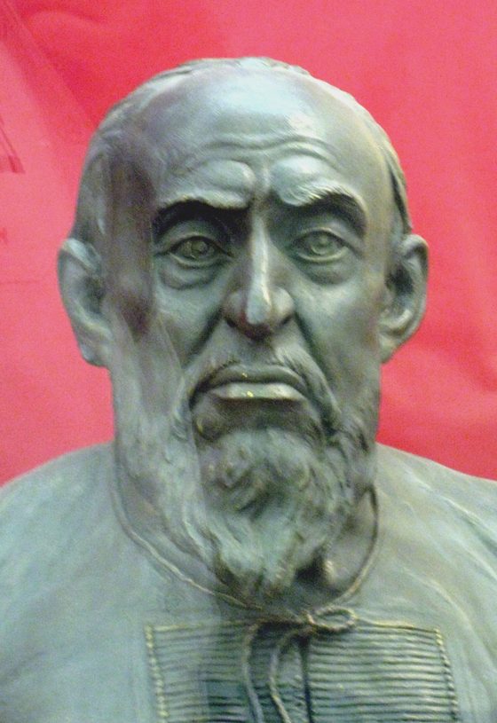 A sculpted head of Ivan the Terrible, bearded and in profile, reconstructed from the skull by Mikhail Gerasimov and displayed in a museum case