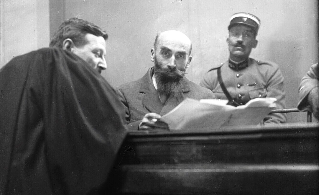 A press photograph taken at the trial of Henri Landru in November 1921
