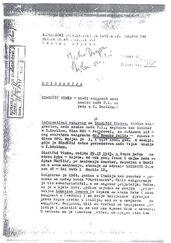 A typed Croatian secret police report headed Republicki sekretarijat za unutrasnje poslove SRH, Sluzba drzavne sigurnosti, Centar Rijeka, with two signatures, the word Emigracija underlined, the subject line Sindicic Vinko, a handwritten note down the left margin and an office stamp