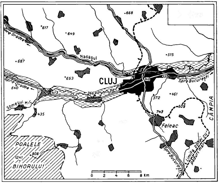 A printed black and white map of 1938 showing the town of Cluj in the valley of the Somesul Mic, the roads out of it marked Spre Oradea and Spre Bucuresti, the village of Feleac to the south, the foothills of Bihor to the south west, and a scale bar in kilometres